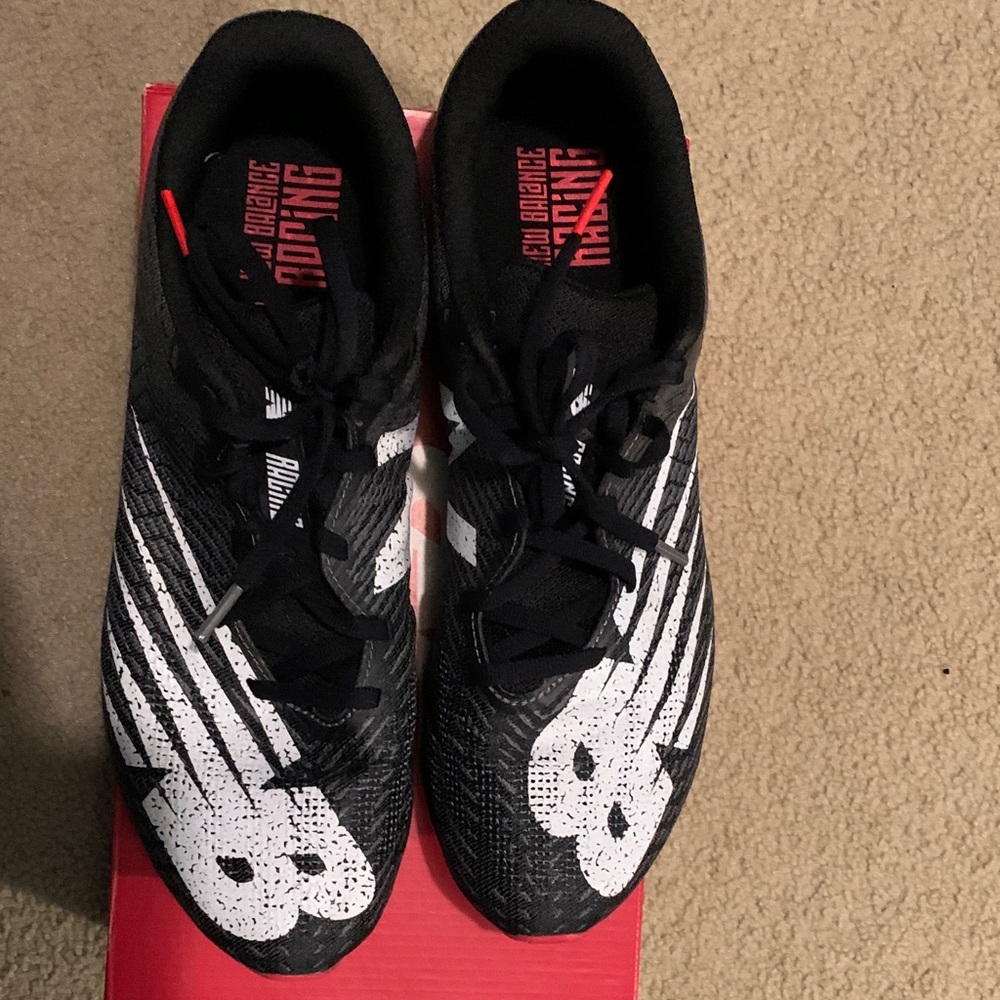 New Balance Black and White Running Shoes - Picture 3 of 5